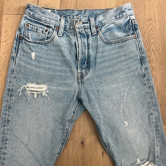 Women’s Levi 501 - Picture 2 of 4